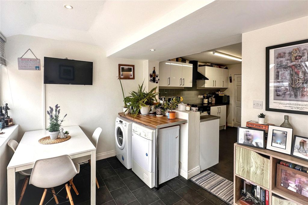 Property photo 2 of 11 Picture No. 16