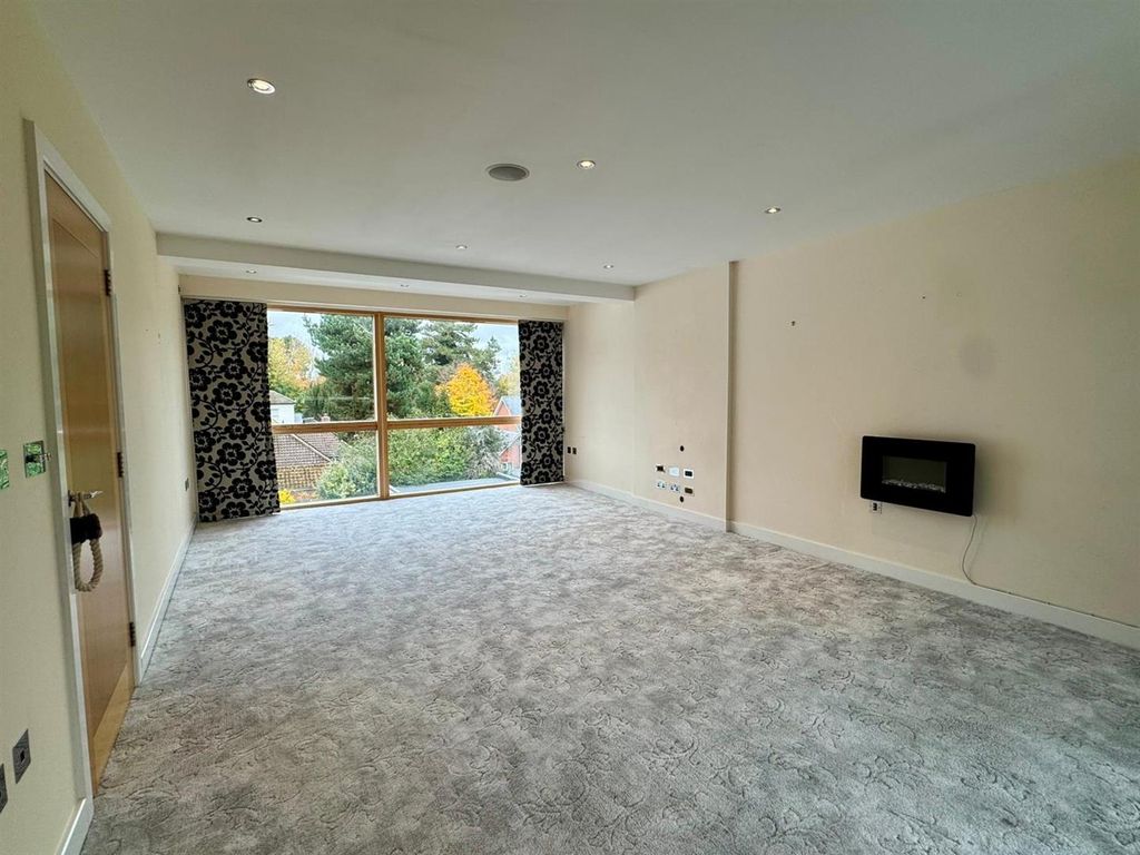 Property photo 3 of 17 Open-Plan Lounge/Dining Room