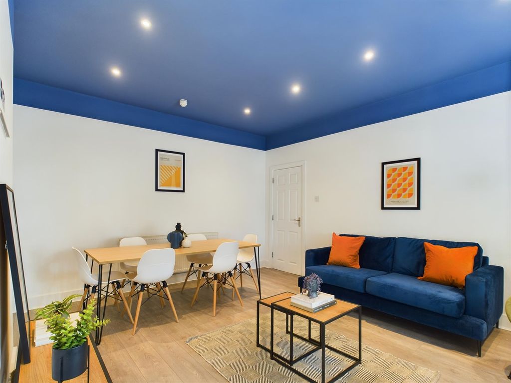 Property photo 3 of 7 A Spacious And Stylish Living Room Perfect For Soc...