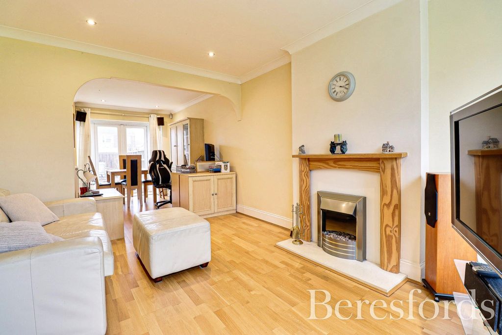 Property photo 3 of 11 Lounge View 2