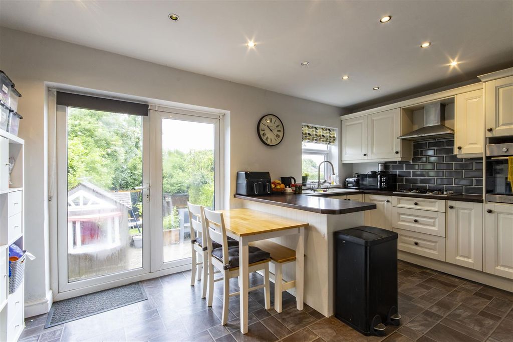 Property photo 2 of 16 Breakfast Kitchen