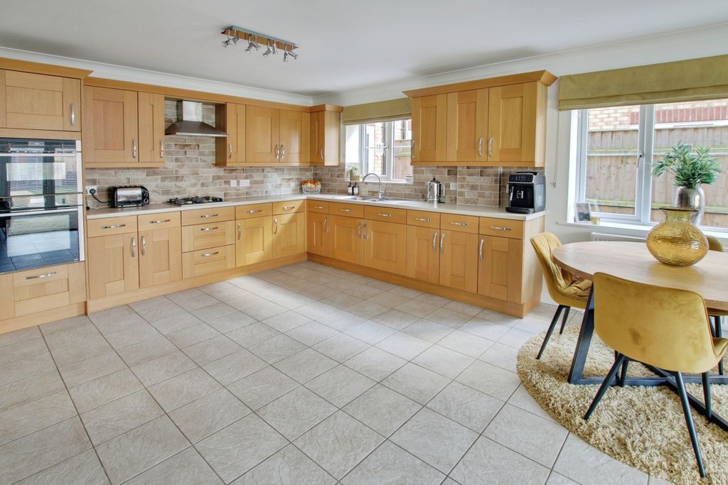 Property photo 3 of 24