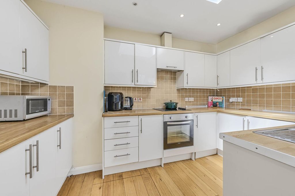 Property photo 2 of 14 Kitchen