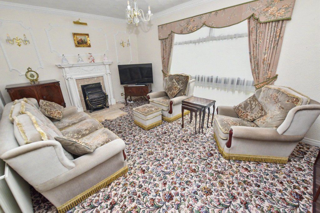 Property photo 2 of 18 Lounge