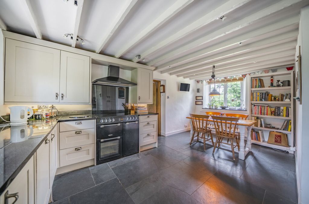 Property photo 2 of 23 Kitchen/Breakfast Rm