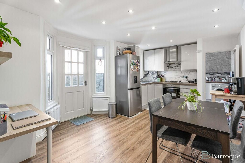 Property photo 1 of 18 Kitchen
