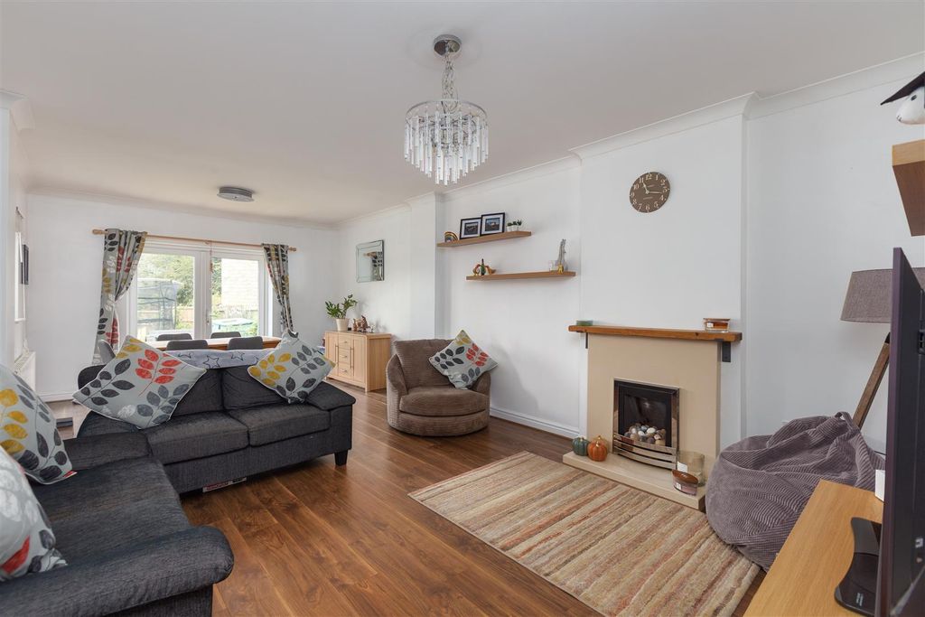 Property photo 2 of 27