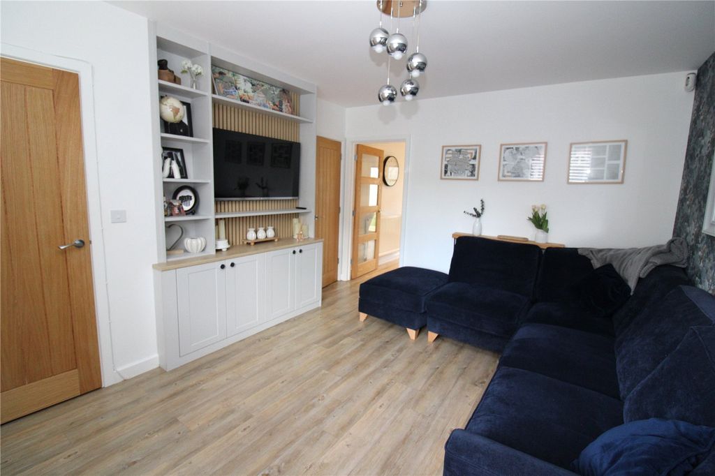 Property photo 2 of 18 Picture No. 17