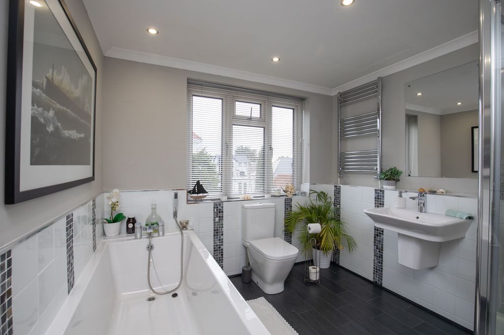 Property photo 3 of 47