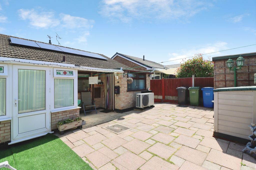 Property photo 3 of 15 Entrance Porch