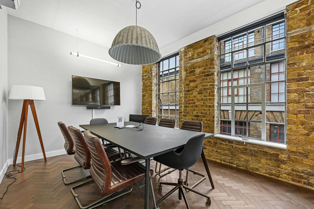 Property photo 3 of 9 Olbcbatemansrow10.Jpg