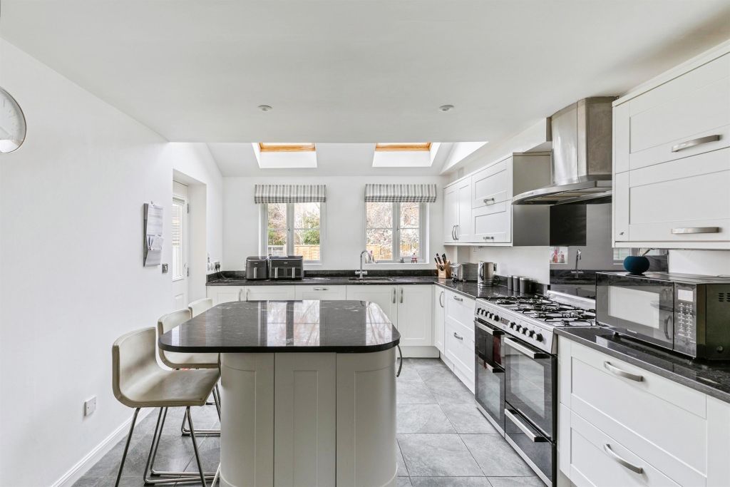 Property photo 2 of 21