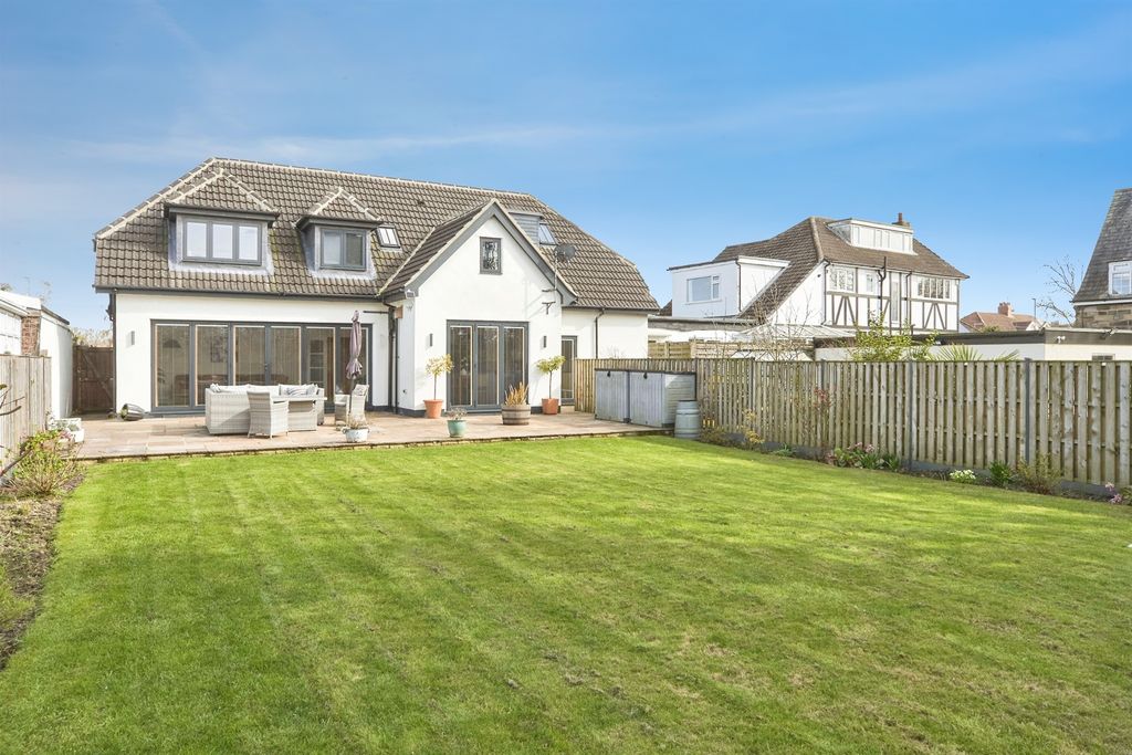 Property photo 2 of 25