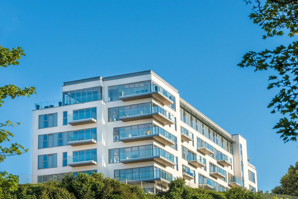 Property photo 1 of 21