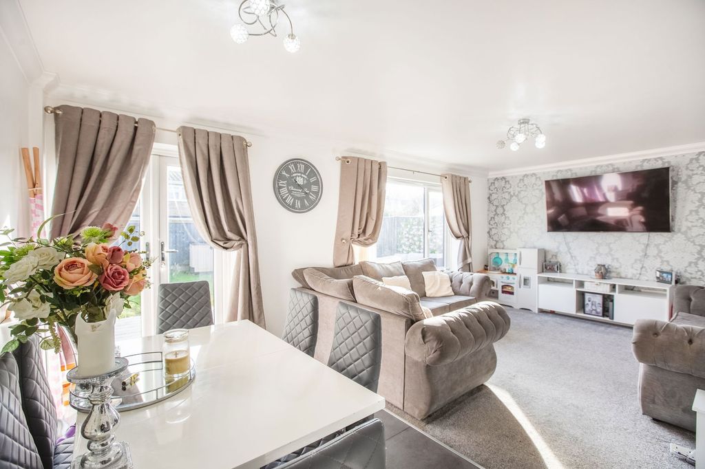 Property photo 3 of 24