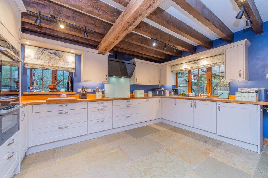 Property photo 3 of 24 Kitchen Emilydimelowewemovewhitchurchandnantwich]
