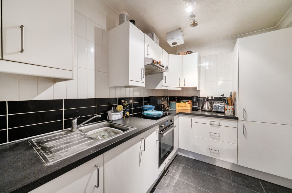 Property photo 3 of 15 1479144-4-6A352Ed...