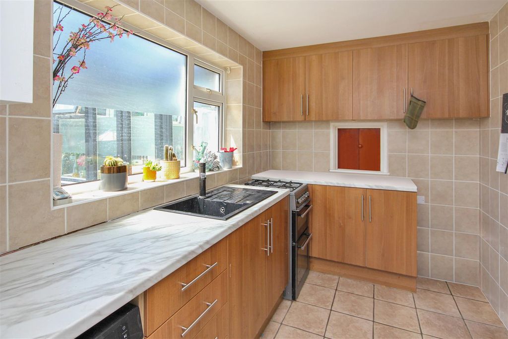 Property photo 2 of 7 Kitchen.Jpg