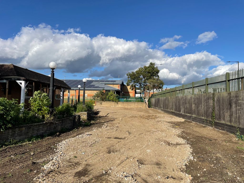 Property photo 1 of 2