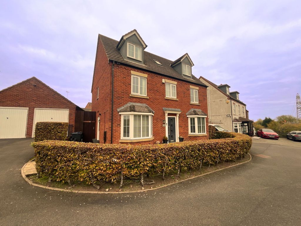 Property photo 1 of 40