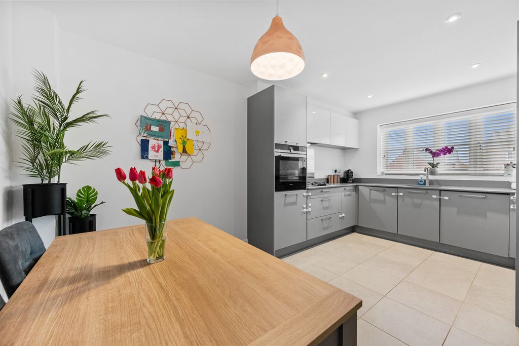 Property photo 3 of 29