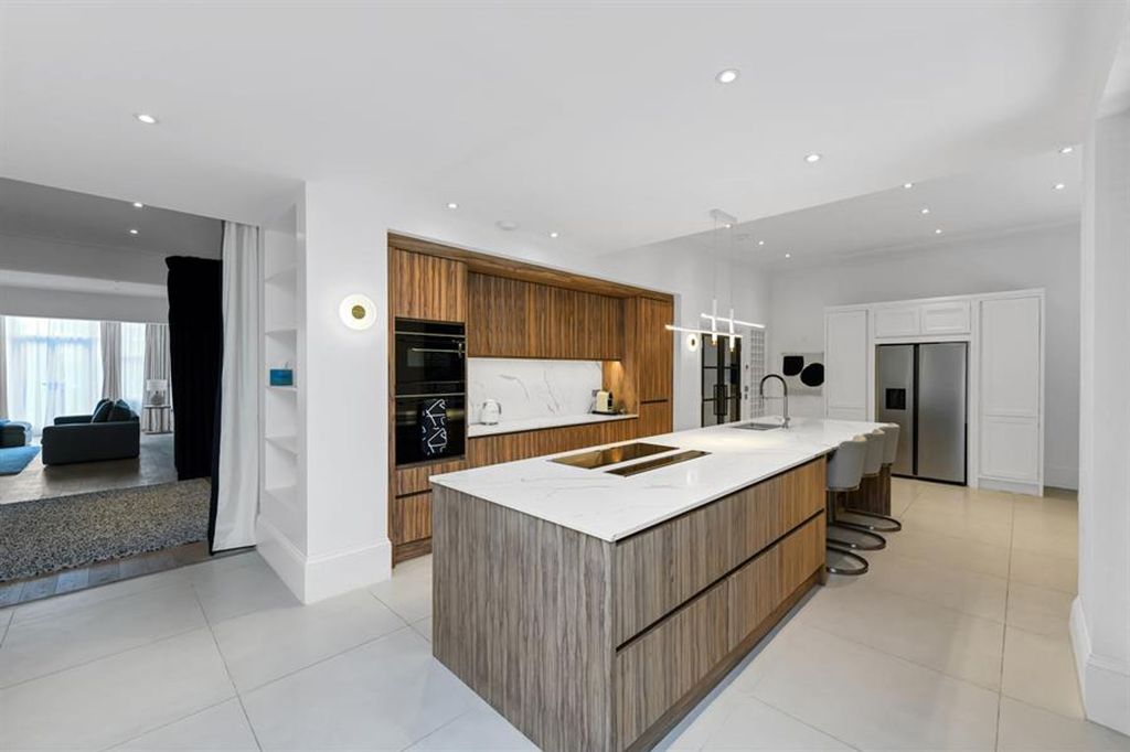 Property photo 1 of 25