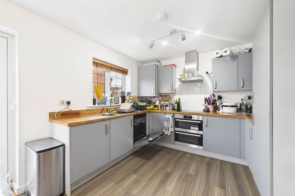 Property photo 2 of 9 Picture No. 13