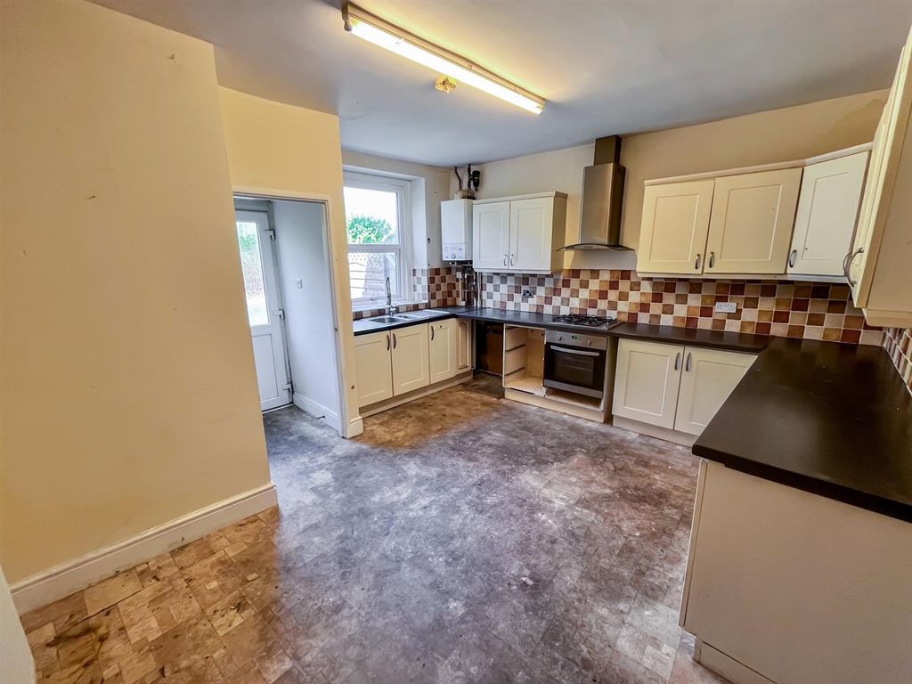 Property photo 2 of 12 Kitchen