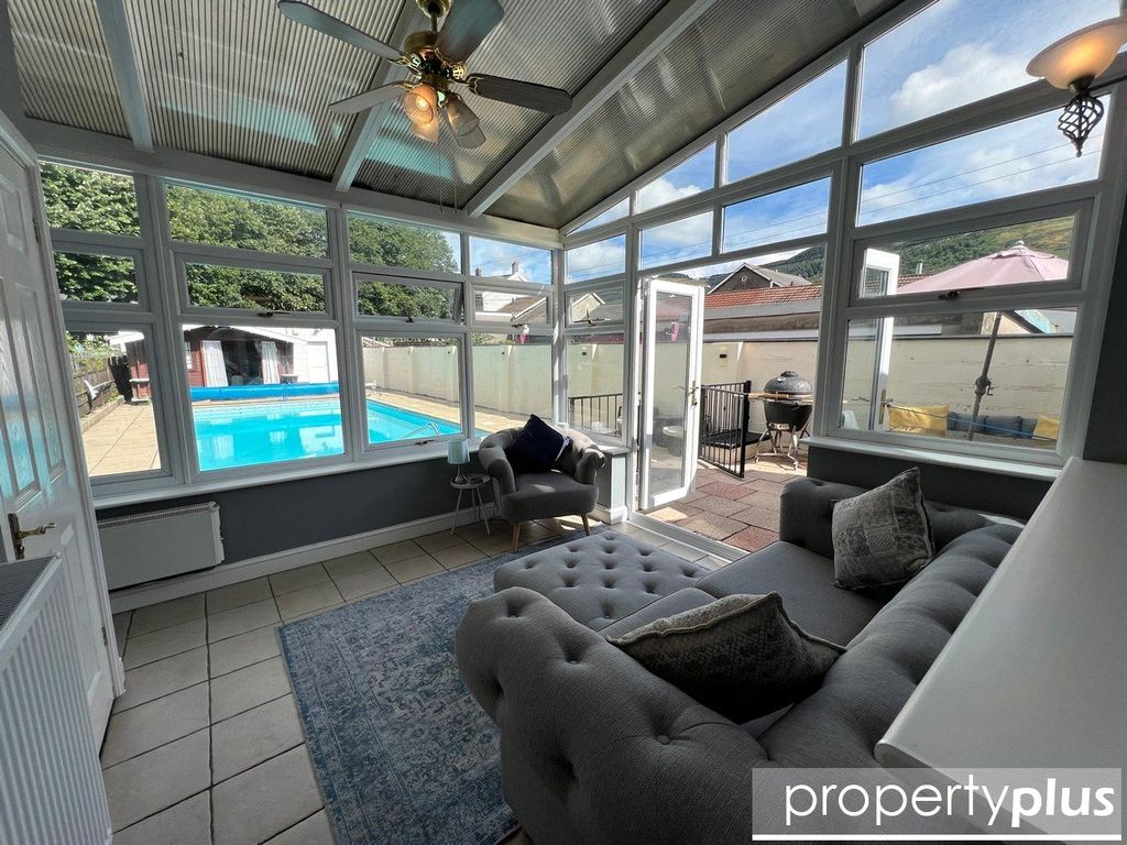Property photo 2 of 33 Picture No. 08