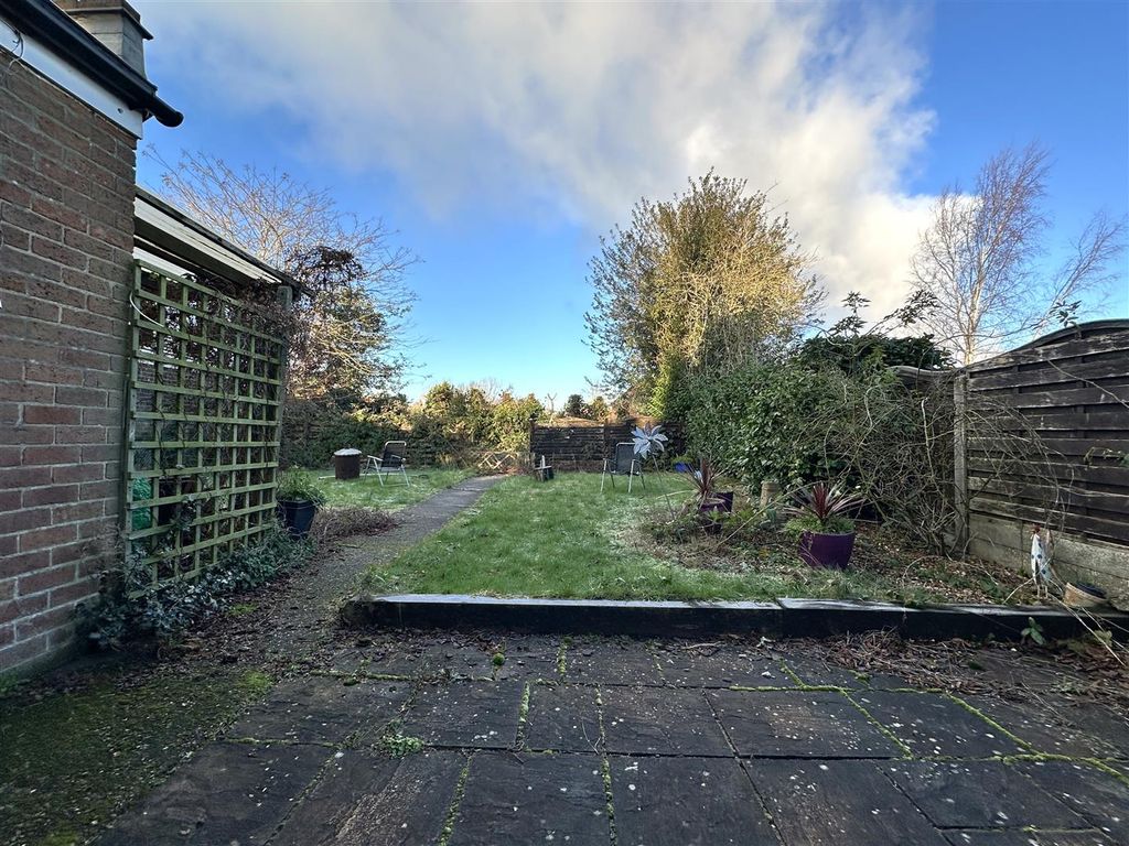 Property photo 2 of 5 Generous Private Garden 365