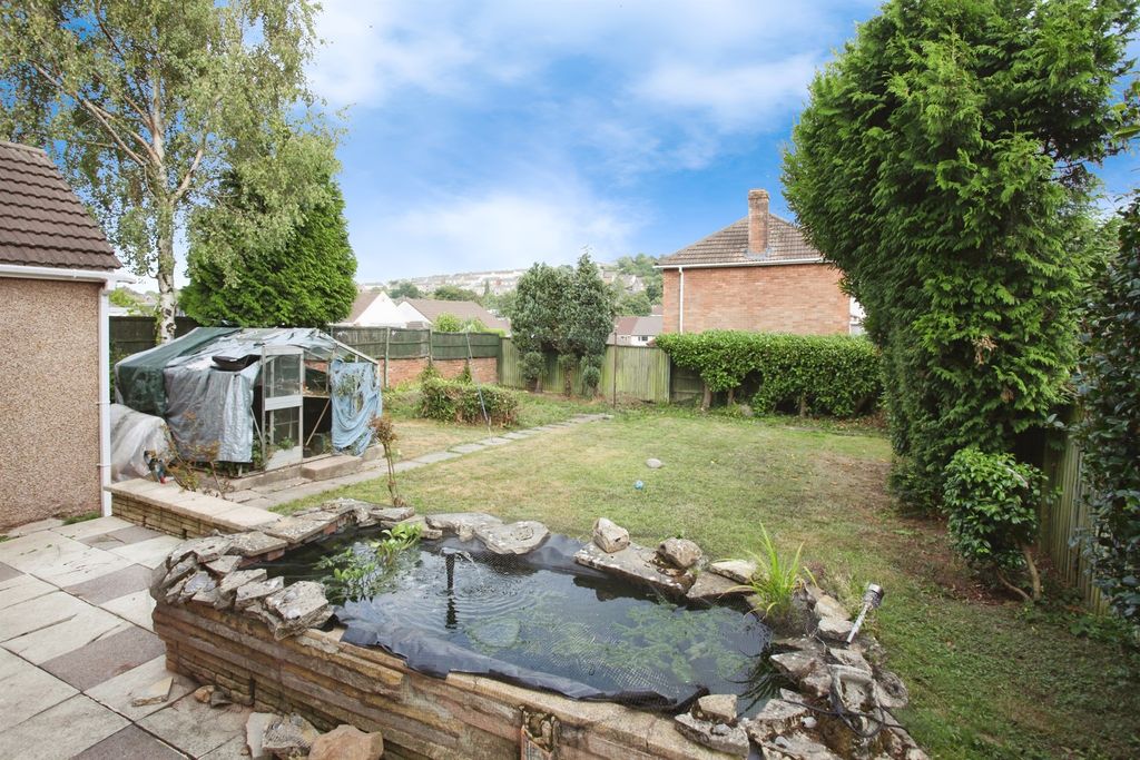 Property photo 2 of 20