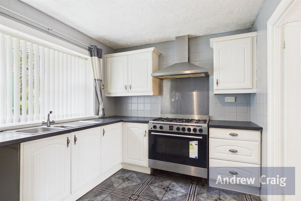 Property photo 2 of 12 Kitchen Breakfast Room