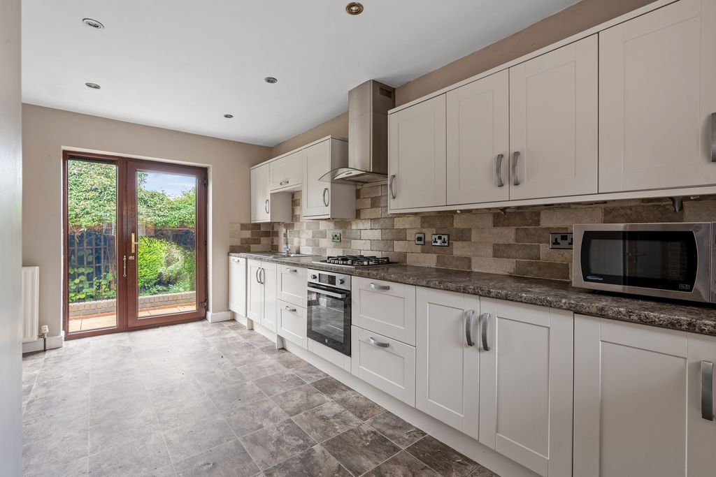 Property photo 2 of 21