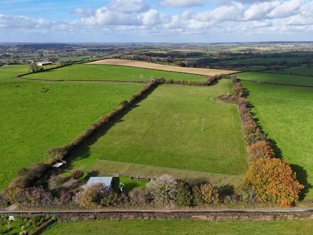 Property photo 2 of 22