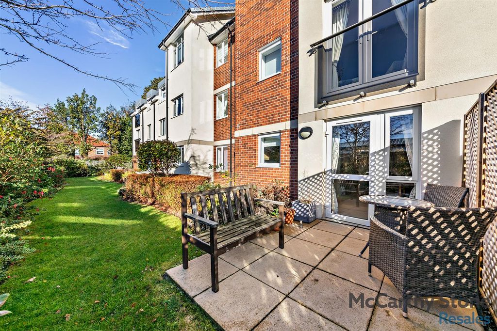 Property photo 2 of 27 8668495-Exterior03-800.Jpg