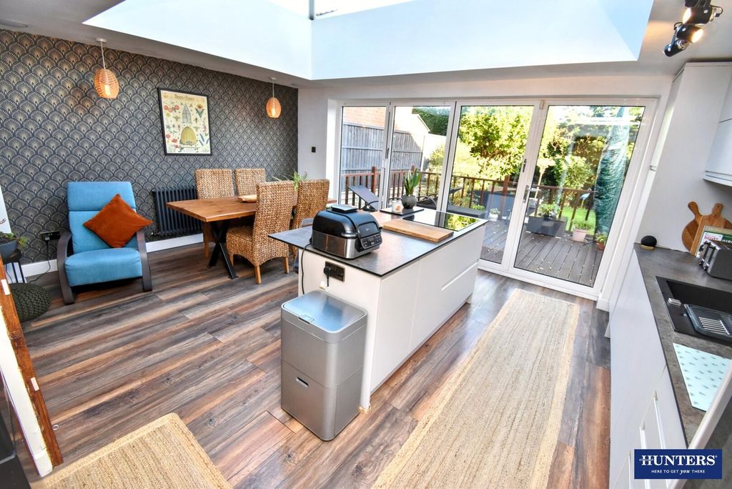 Property photo 2 of 19 Kitchen