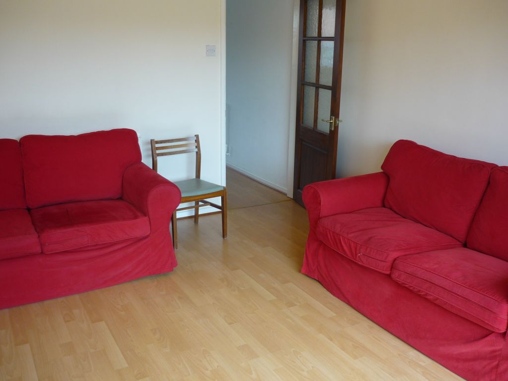 Property photo 3 of 6 Living Room