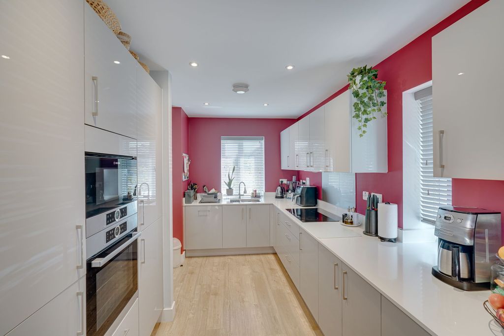 Property photo 2 of 27