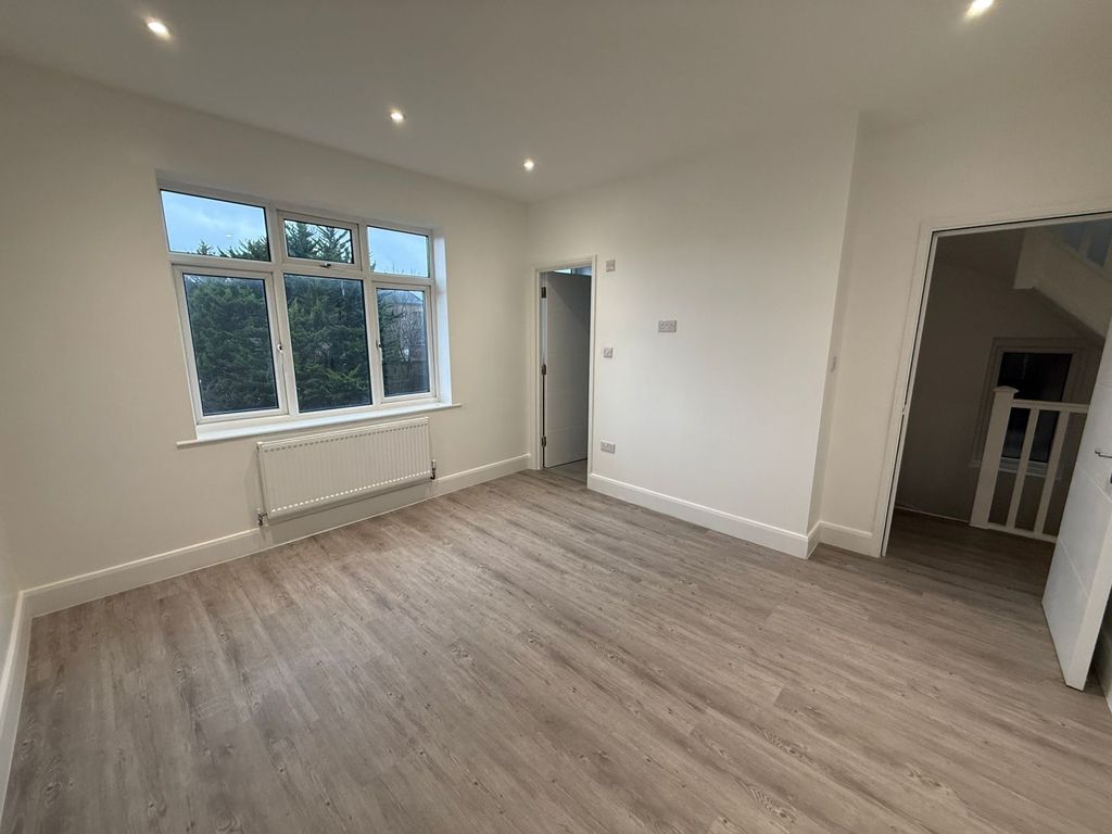 Property photo 1 of 11 Bedroom