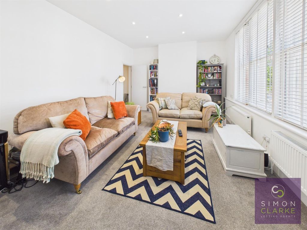 Property photo 1 of 8 Cam05425G0-Pr0149-Still014.Jpg