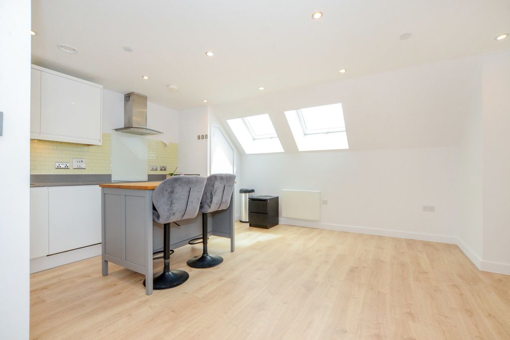 Property photo 3 of 11 Pbox-Img.Jpg