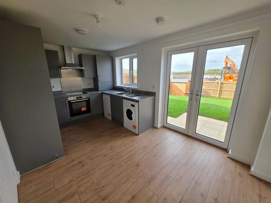 Property photo 3 of 13 Kitchen i.Jpeg