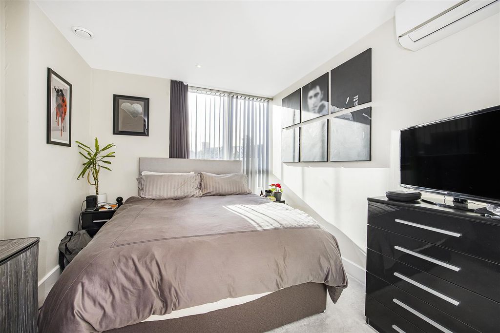 Property photo 3 of 12 8