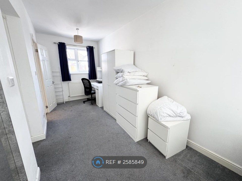 Property photo 2 of 12 Room 6