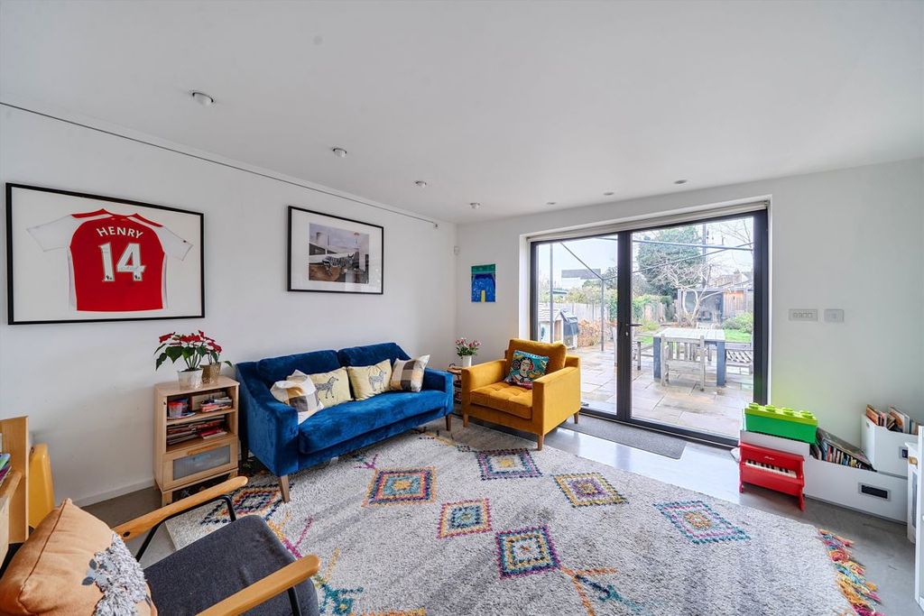 Property photo 3 of 11