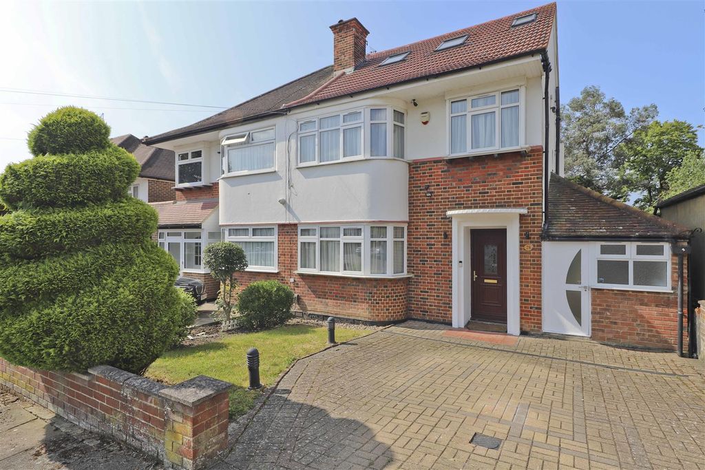 Property photo 1 of 19 The Ridgeway