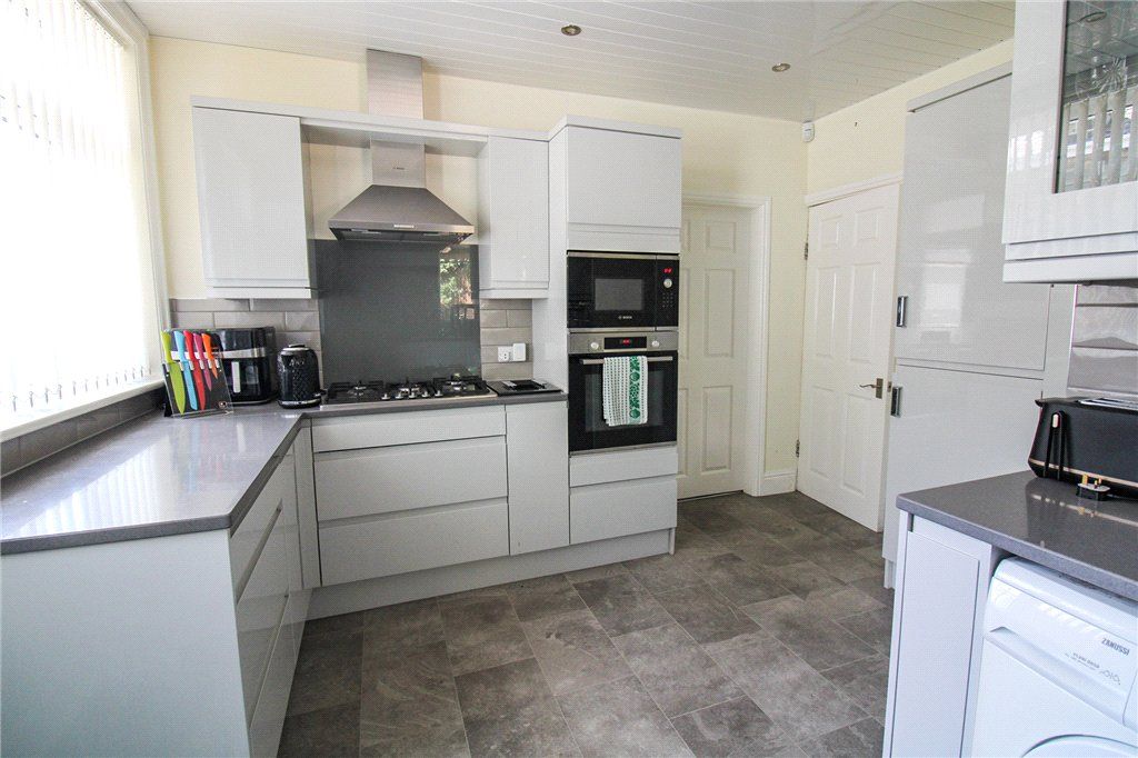 Property photo 3 of 11 Kitchen