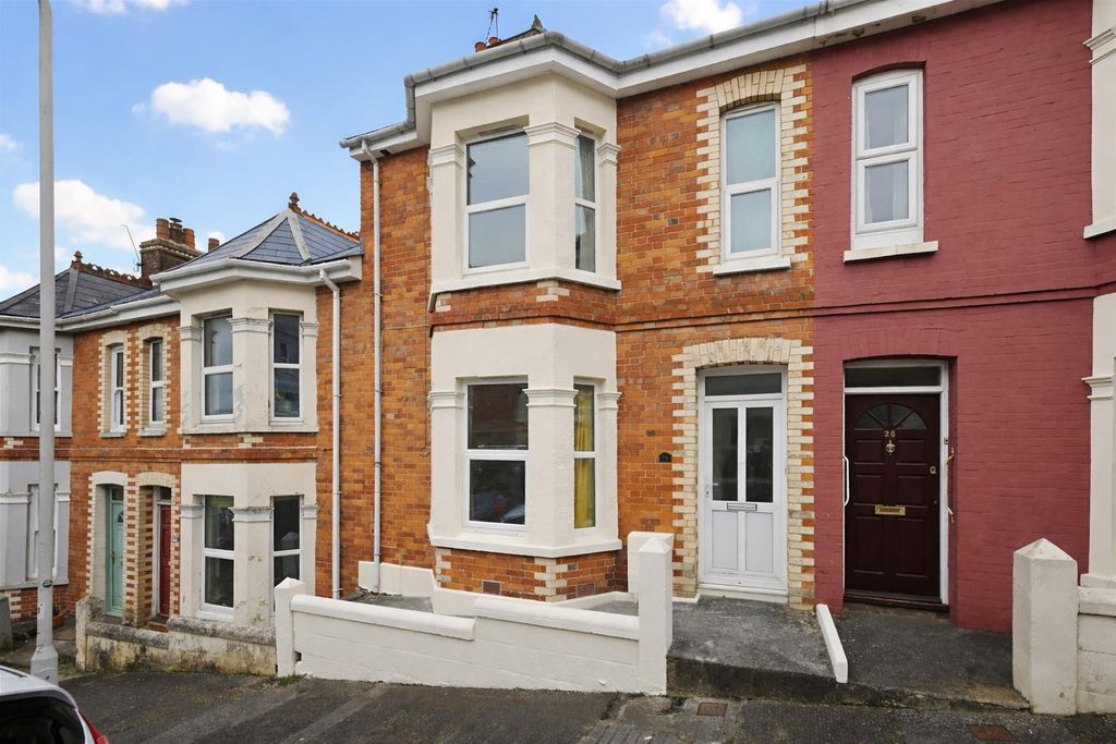 Property photo 1 of 16 Main Shot Without Sign 28 Kinross Avenue.Png