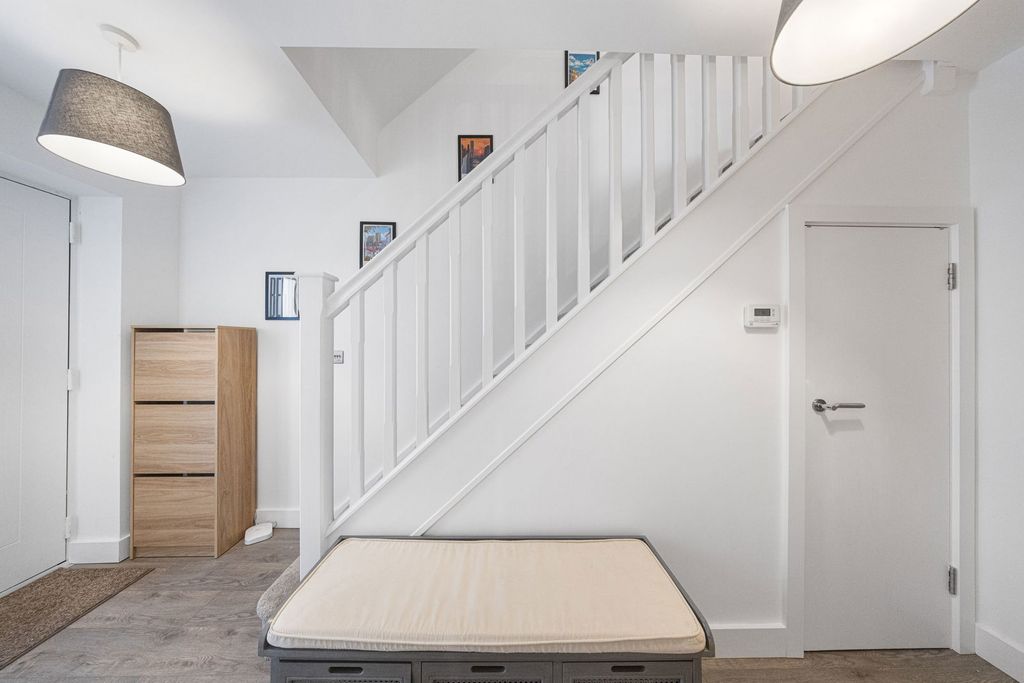 Property photo 2 of 26