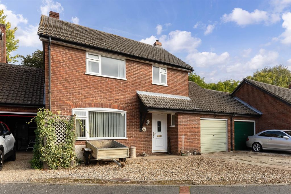 Property photo 1 of 16 Front Aspect